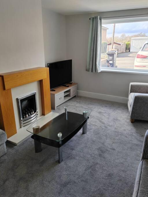 Cosy Brighouse 3 Bed House-Great For Contractors Apartment Ngoại thất bức ảnh