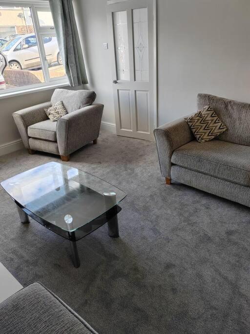 Cosy Brighouse 3 Bed House-Great For Contractors Apartment Ngoại thất bức ảnh