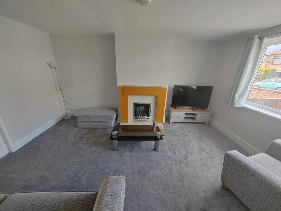 Cosy Brighouse 3 Bed House-Great For Contractors Apartment Ngoại thất bức ảnh