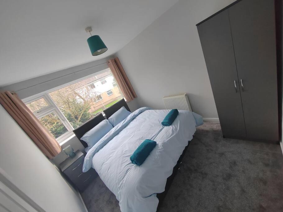 Cosy Brighouse 3 Bed House-Great For Contractors Apartment Ngoại thất bức ảnh