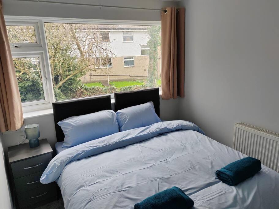Cosy Brighouse 3 Bed House-Great For Contractors Apartment Ngoại thất bức ảnh