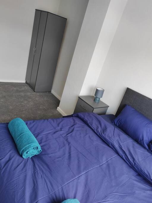 Cosy Brighouse 3 Bed House-Great For Contractors Apartment Ngoại thất bức ảnh