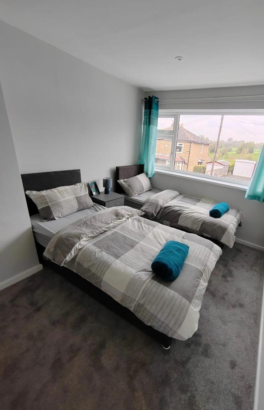 Cosy Brighouse 3 Bed House-Great For Contractors Apartment Ngoại thất bức ảnh