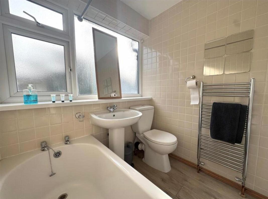 Cosy Brighouse 3 Bed House-Great For Contractors Apartment Ngoại thất bức ảnh